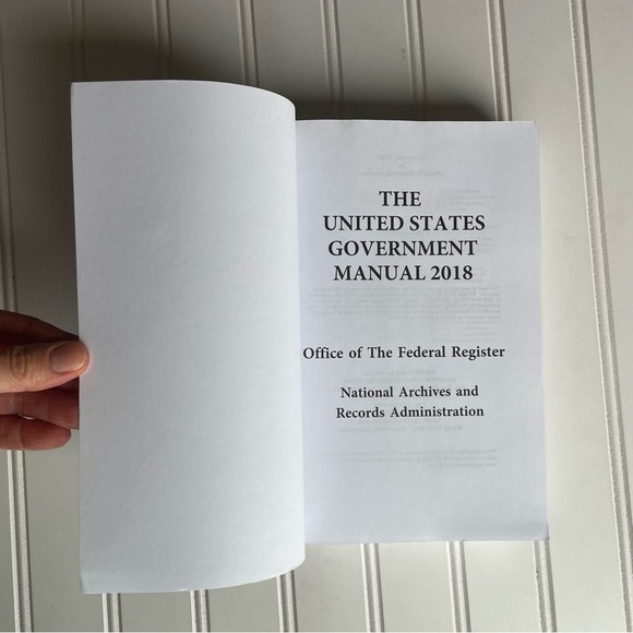 United States Government Manual 2018 Office Of Federal Registers Archive Records - Picture 4 of 8